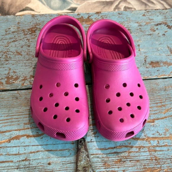 CROCS PINK /BERRY SLIP -ON BEACH CLOGS SHOES  W10 - Picture 1 of 4